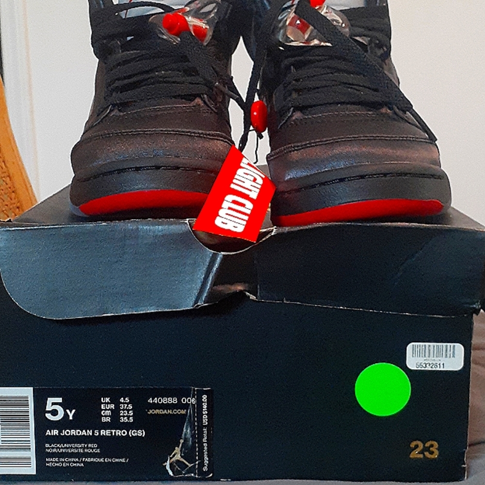 Jordan 5 retro size 5y.